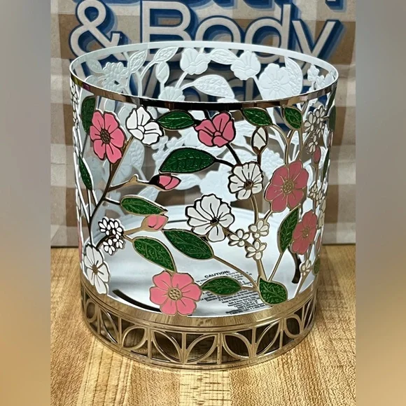 Sold- Bath & Body Works Floral Toss 3-Wick Candle Holder - Picture 2 of 5